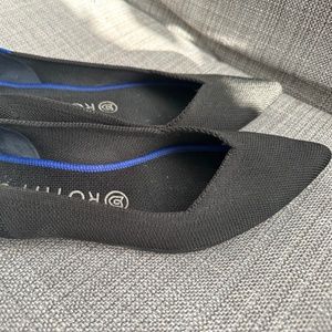 The Point in Black Solid